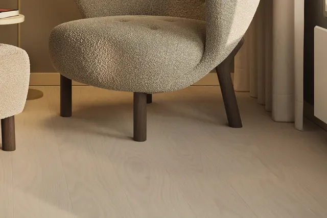 Wallflex 500 med EB-Therm 500 i vardagsrum vid fönster